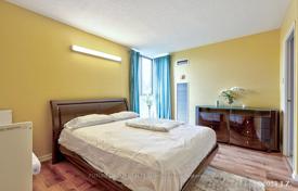 6 dormitorio piso en North York, Canadá. C$730 000