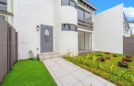 2 dormitorio casa de pueblo 135 m² en Miami, Estados Unidos. $460 000