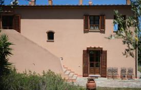 5 dormitorio villa 238 m² en Livorno, Italia. 880 000 €