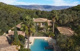 13 dormitorio mansión 482 m² en Bormes-les-Mimosas, Francia. Price on request