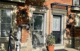 8 dormitorio adosado en North York, Canadá. C$1 087 000
