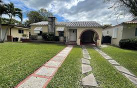 3 dormitorio casa de pueblo 227 m² en Coral Gables, Estados Unidos. $1 290 000
