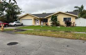 Casa de pueblo – West End, Miami, Florida,  Estados Unidos. $780 000