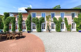 Villa – Menaggio, Lombardía, Italia. 21 700 €  por semana