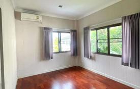 3 dormitorio chalet en Prawet, Tailandia. $3 060  por semana