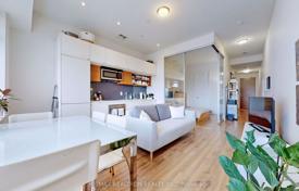 4 dormitorio piso en Saint Clair Avenue West, Canadá. C$749 000