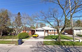 6 dormitorio casa de pueblo en North York, Canadá. C$2 324 000