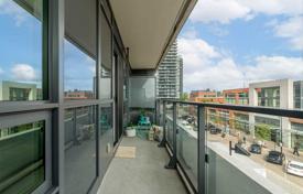 2 dormitorio piso en Lake Shore Boulevard West, Canadá. C$869 000