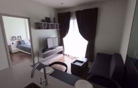 1-dormitorio apartamentos en condominio en Khlong Toei, Tailandia. $156 000