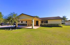 4 dormitorio casa de pueblo 385 m² en Miami, Estados Unidos. $1 200 000