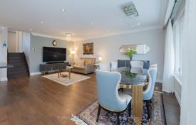 10 dormitorio casa de pueblo en North York, Canadá. C$1 903 000