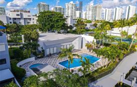 Casa de pueblo – Sunny Isles Beach, Florida, Estados Unidos. $1 650 000