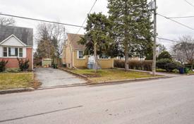 Casa de pueblo – North York, Toronto, Ontario,  Canadá. C$1 874 000