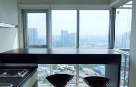 1-dormitorio apartamentos en condominio en Khlong Toei, Tailandia. $117 000