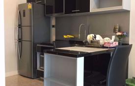 1-dormitorio apartamentos en condominio en Khlong Toei, Tailandia. $223 000