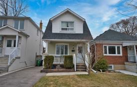 Casa de pueblo – East York, Toronto, Ontario,  Canadá. C$1 039 000