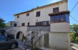 27 dormitorio casa de pueblo 700 m² en Roč, Croacia. 450 000 €