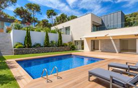4 dormitorio casa de pueblo 412 m² en Blanes, España. 1 000 000 €