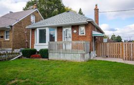 3 dormitorio casa de pueblo en Woodbine Avenue, Canadá. C$1 033 000