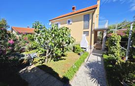 9 dormitorio casa de pueblo 250 m² en Malinska, Croacia. 710 000 €
