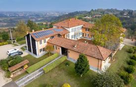 22 dormitorio villa en Asti, Italia. 2 550 000 €
