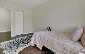 14 dormitorio casa de pueblo en Scarborough, Canadá. C$1 556 000