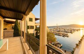4 dormitorio piso 240 m² en Tivat city, Montenegro. 2 600 000 €