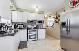 Casa de pueblo – North York, Toronto, Ontario,  Canadá. C$1 732 000