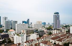 2-dormitorio apartamentos en condominio en Watthana, Tailandia. $992 000